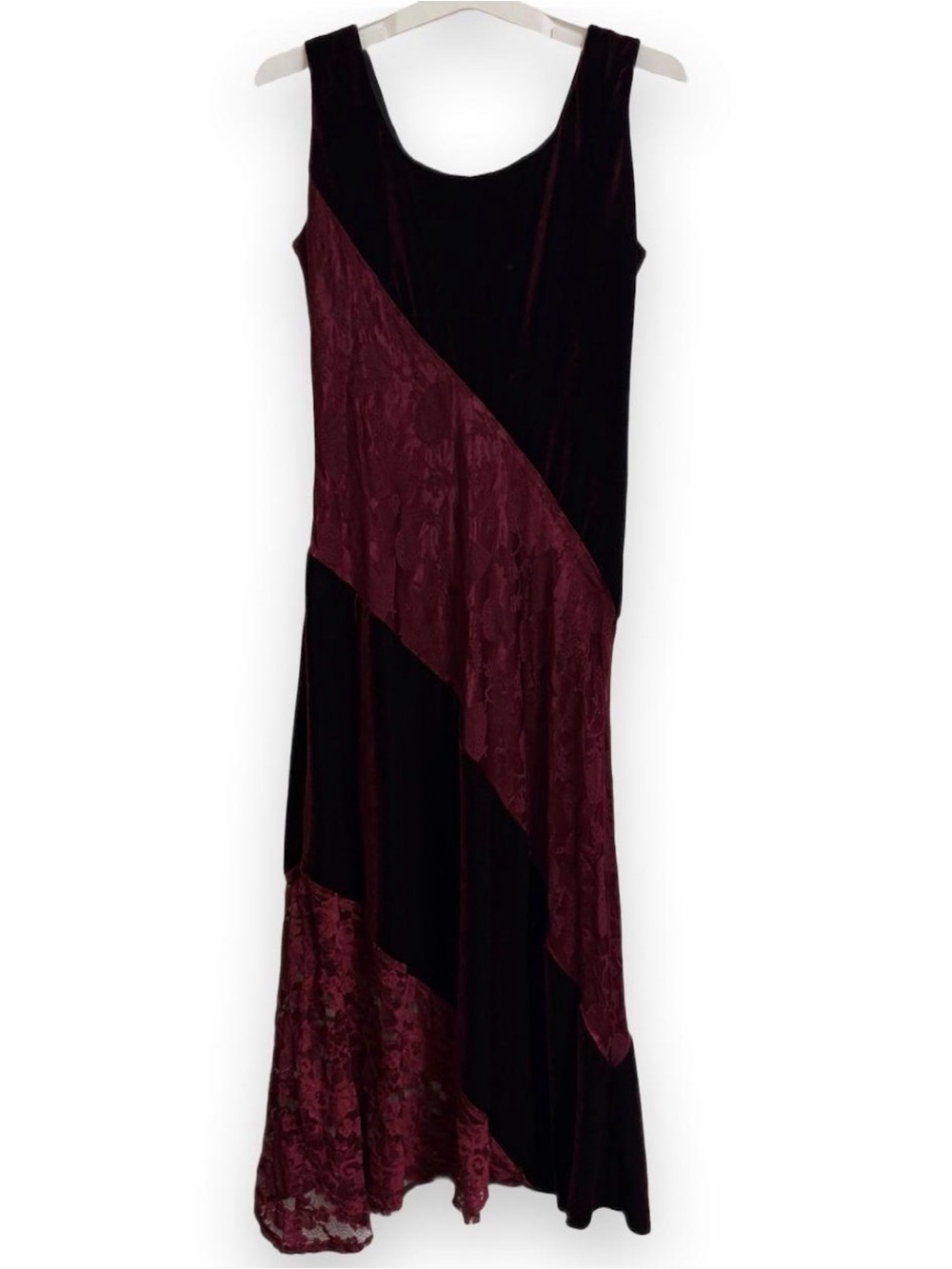 Jessica Howard Sleeveless Velvet & Lace Diagonal Maxi Dress - Wine and Black